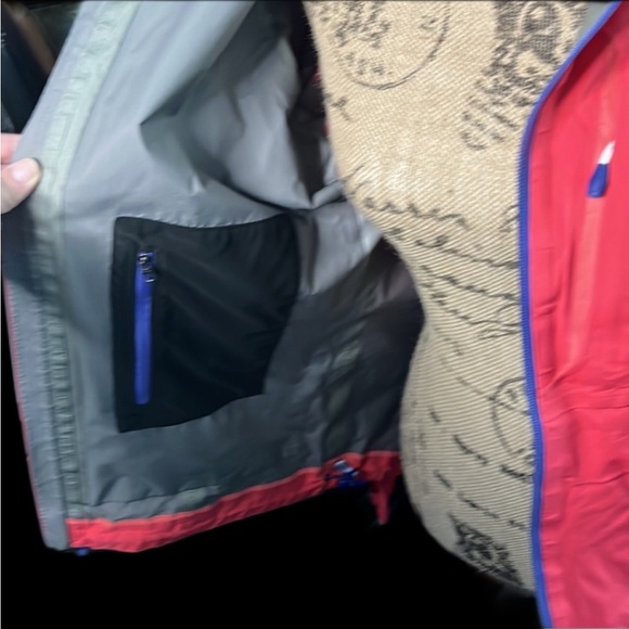 Women’s sz M Mountain Hardwear Rain Jacket - Picture 4 of 12